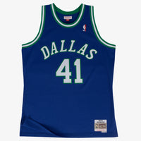 Dallas Mavericks Mitchell & Ness Swingman Jersey Road Dirk Nowitzki 1998-99